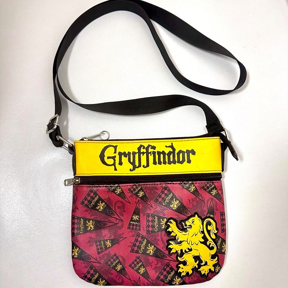 Loungefly GRYFFINDOR Harry Potter Crossbody Purse Red Yellow Adj Strap